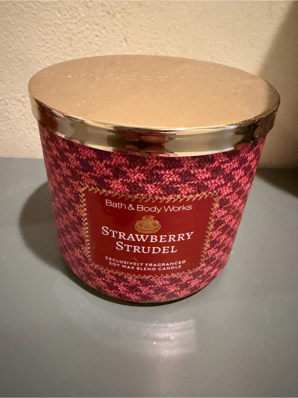 Bath & Body Works Strawberry Strudel 3 Wick Candle NEW 14.5 oz